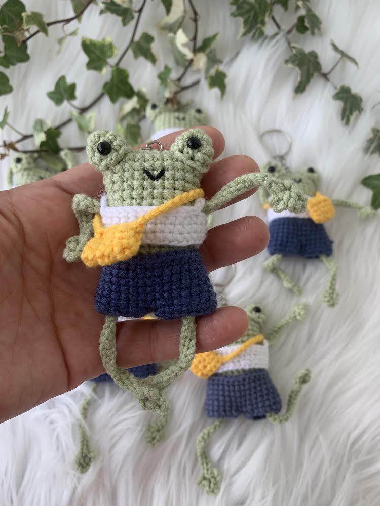 Schlüsselanhänger "Frosch mit Tasche" | Personalisierbar