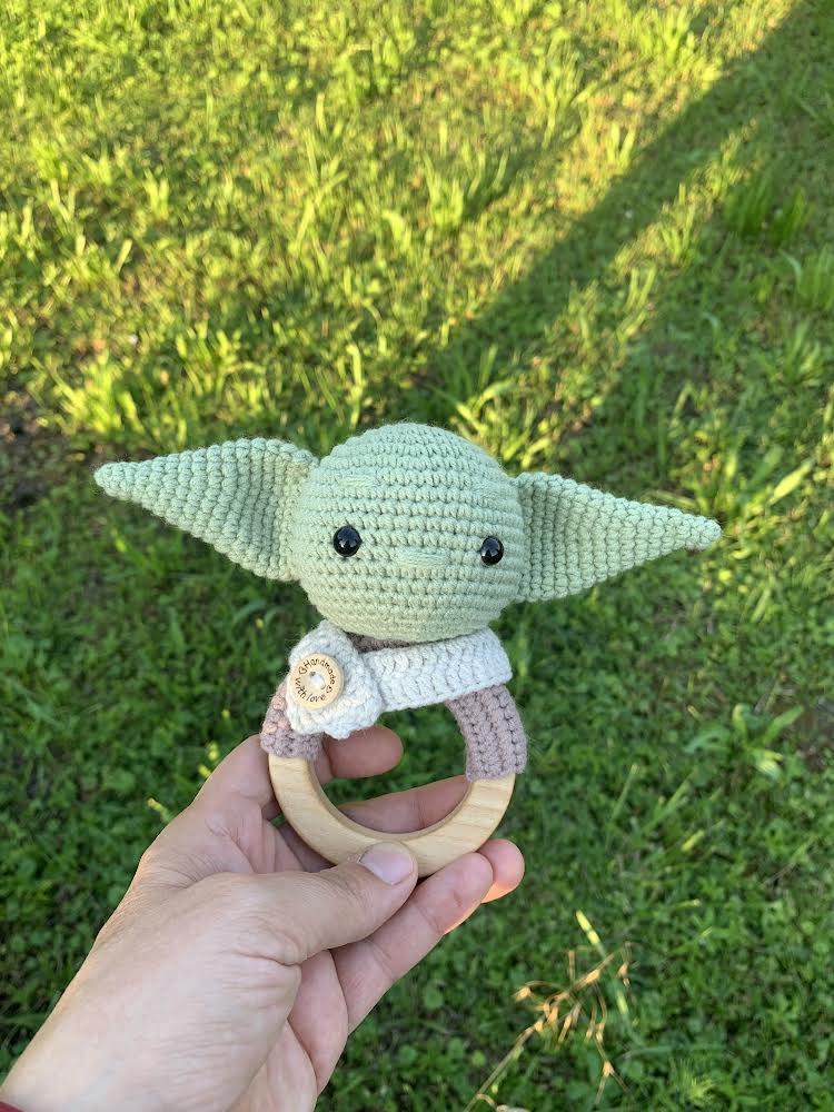 Baby-Rassel "Yoda" | Handgehäkelt