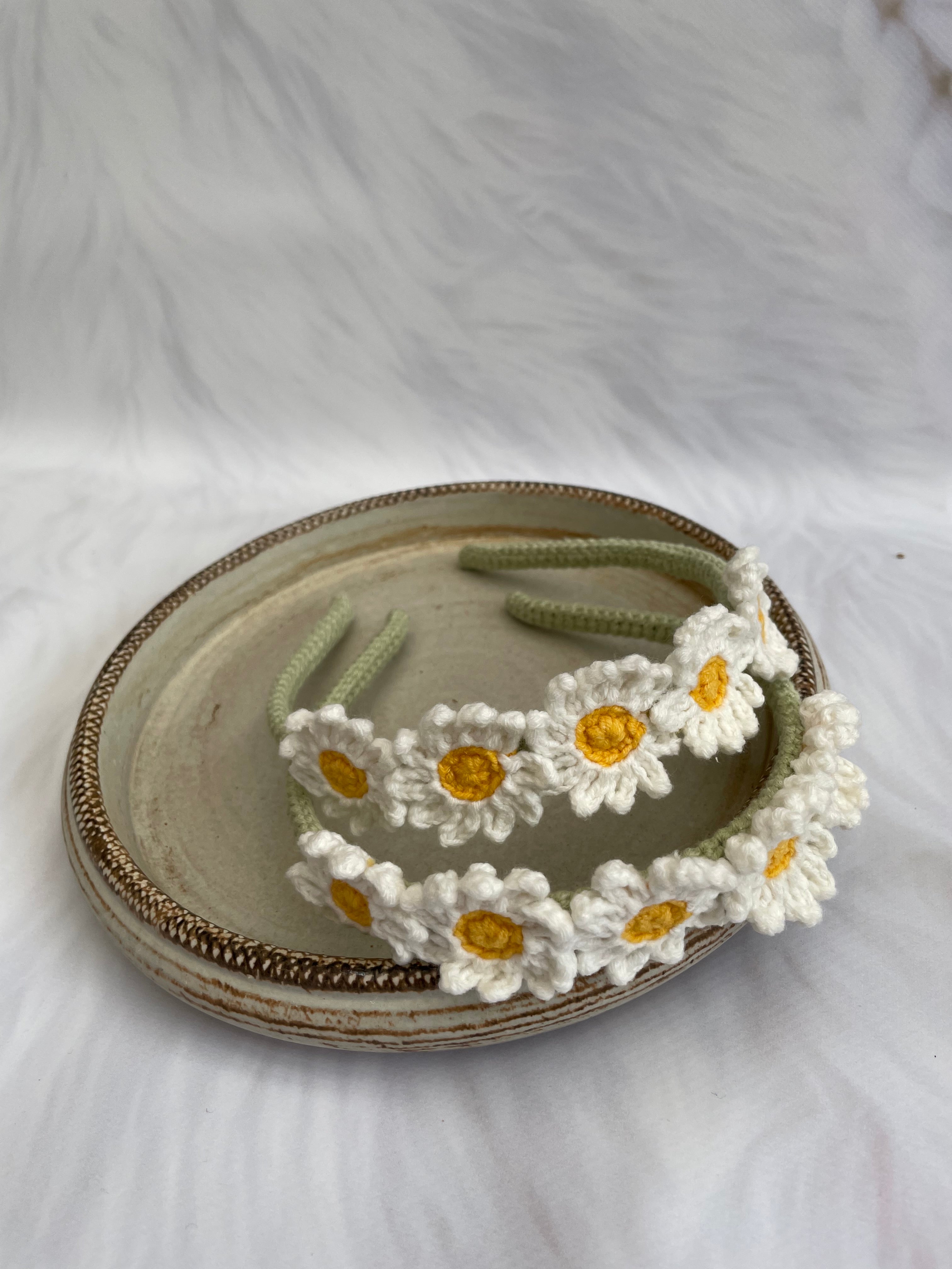 Haarreif mit Blume & Daisy | Handgehäkelt