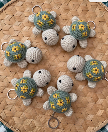 Schildkröte Schlüssel- & Taschenanhänger mit Sonnenblume | Personalisierbar